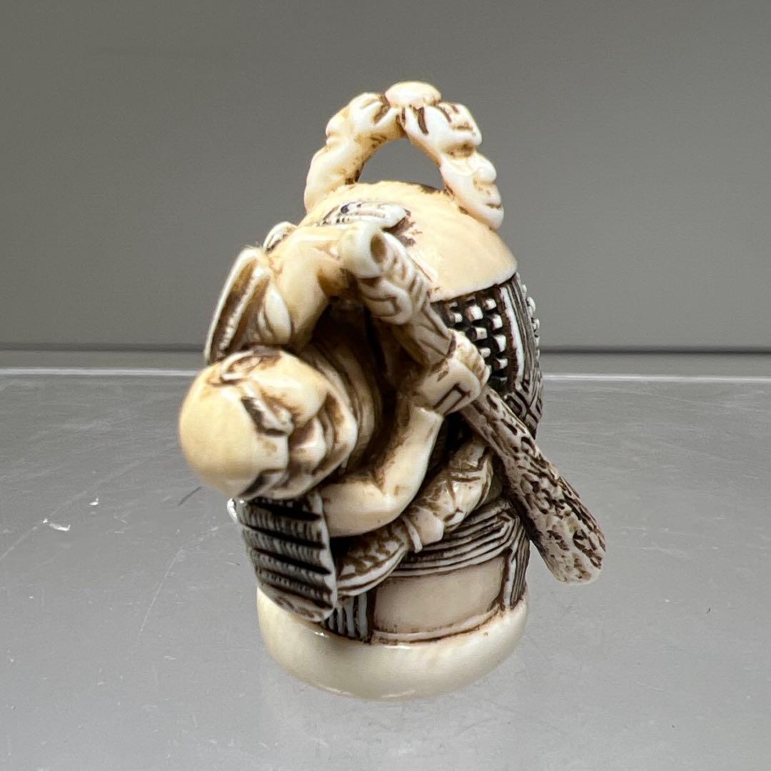 専用　極上鐘に人物根付　12g 東Y8-0203☆2Fトコチ