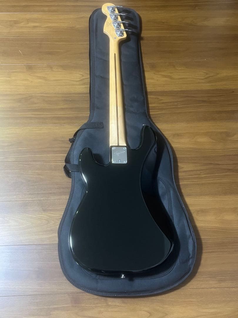 Squier Precision Bass ブラック