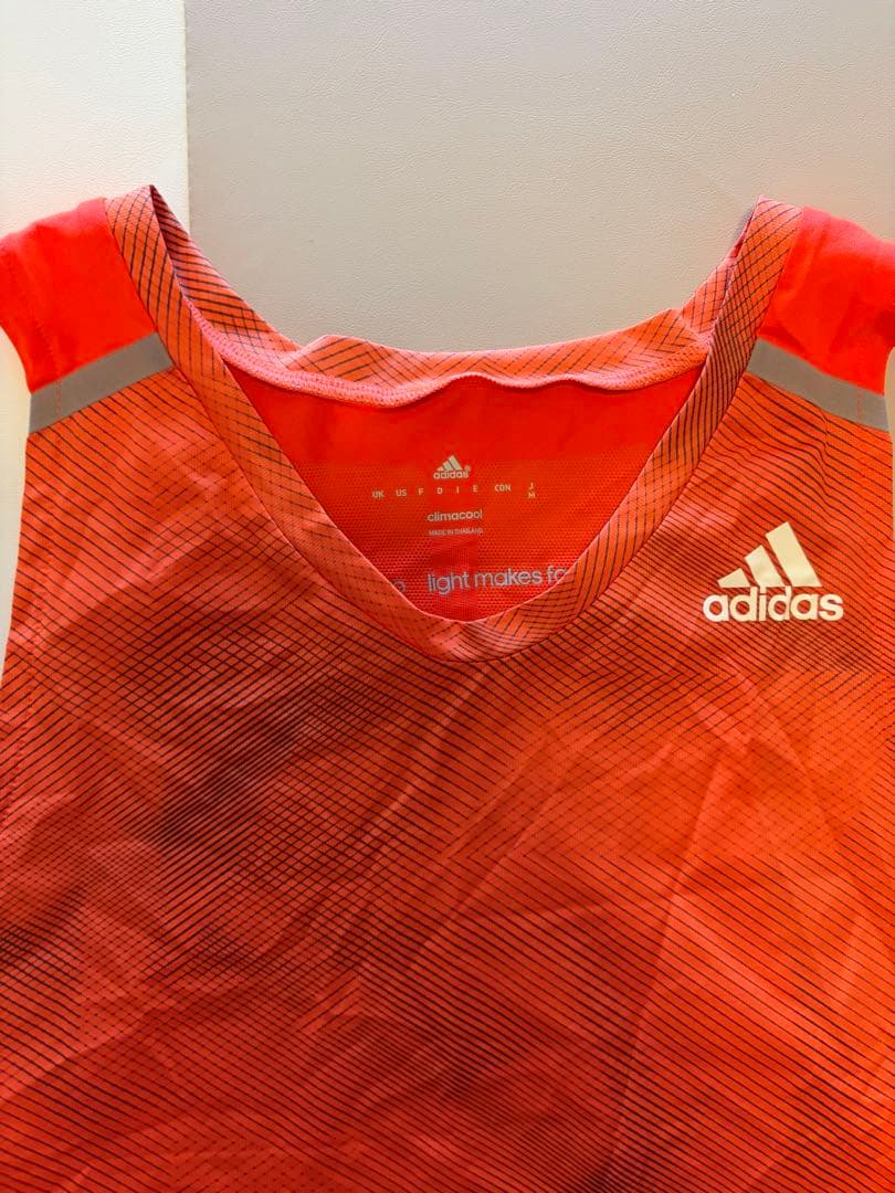 adidas オレンジタンクトップと黒ショーツセット　ランシャツランパンセット