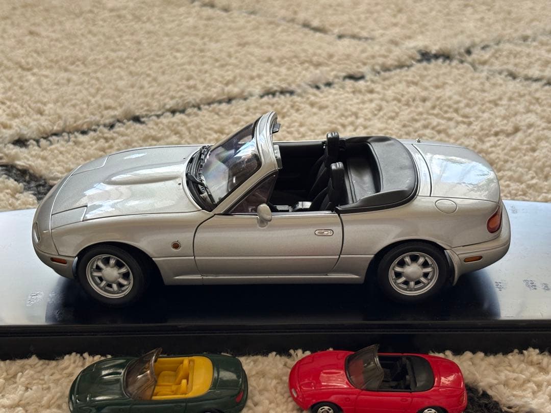 美品 Mazda MX-5 Miata 1/18 ミニカー シルバー