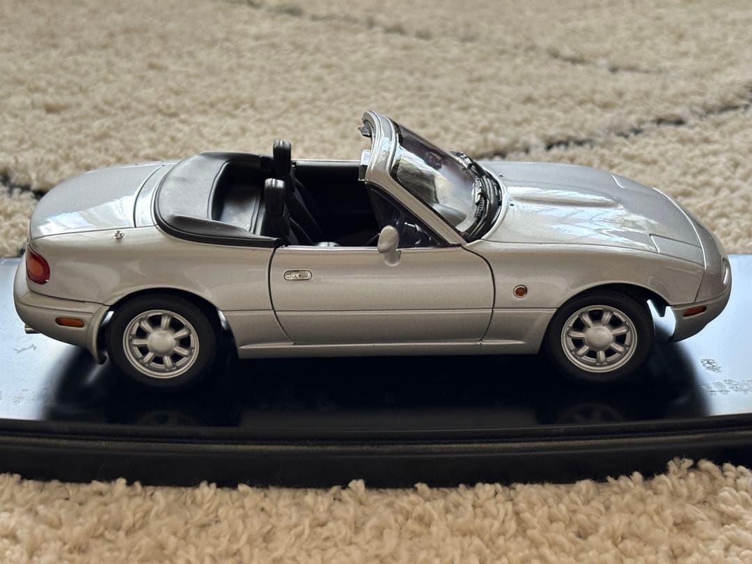 美品 Mazda MX-5 Miata 1/18 ミニカー シルバー