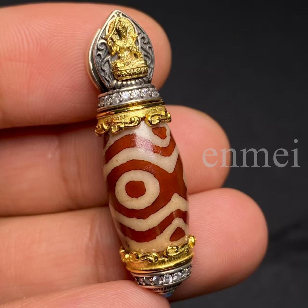 中国古美術・藏區回流・紅肉蓮花三眼天珠・文殊菩薩・天然石・瑪瑙・闢邪消災・根付