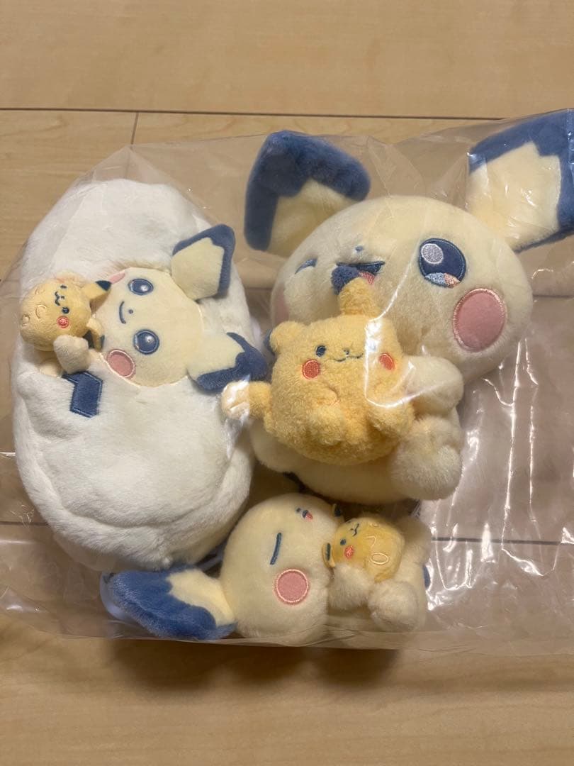 ポケモン リトルデイドリーム ぬいぐるみピチューセット【新品です】