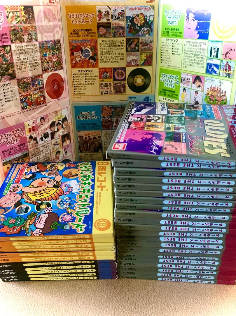 ８盤レコード専用ポータブルプレイヤー＆CD数十枚（パンフレット付）