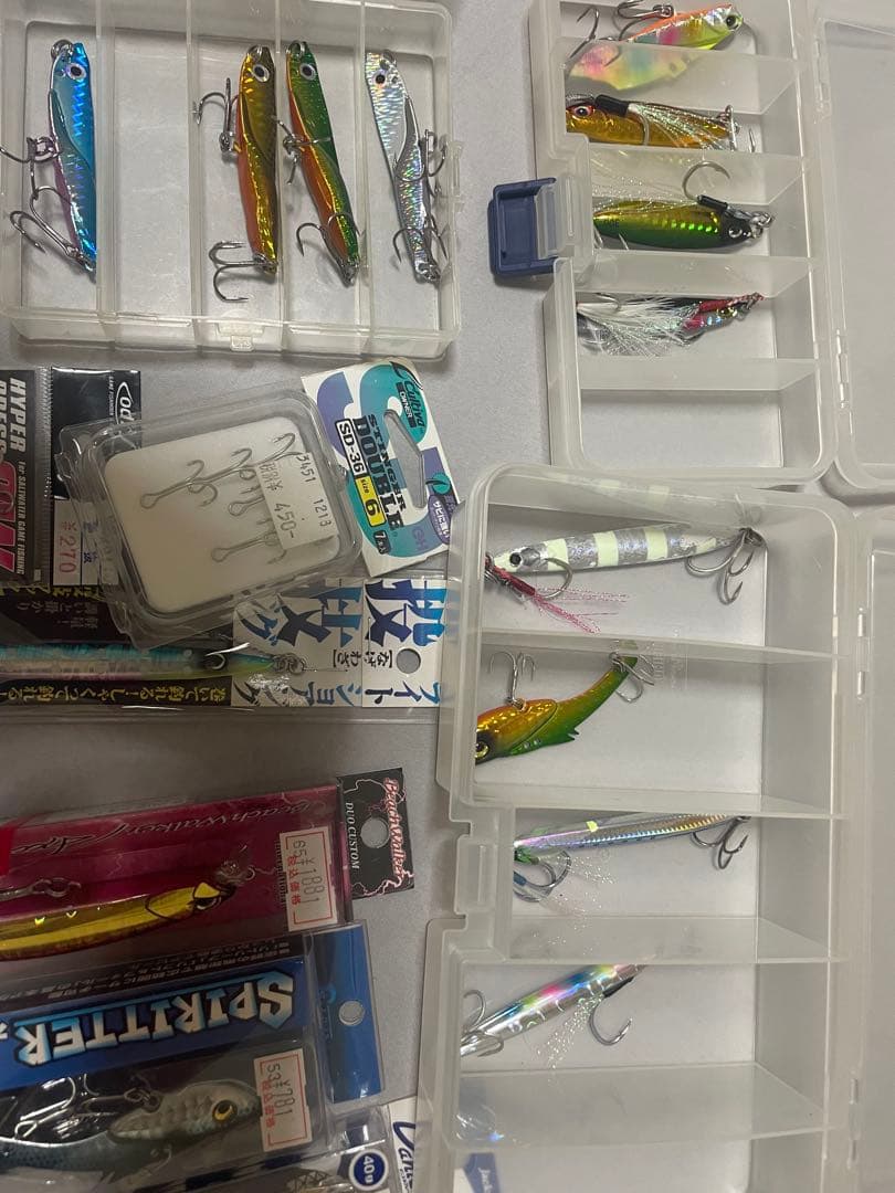 ジグ、ワームなどメーカー品から色々セット売りします。