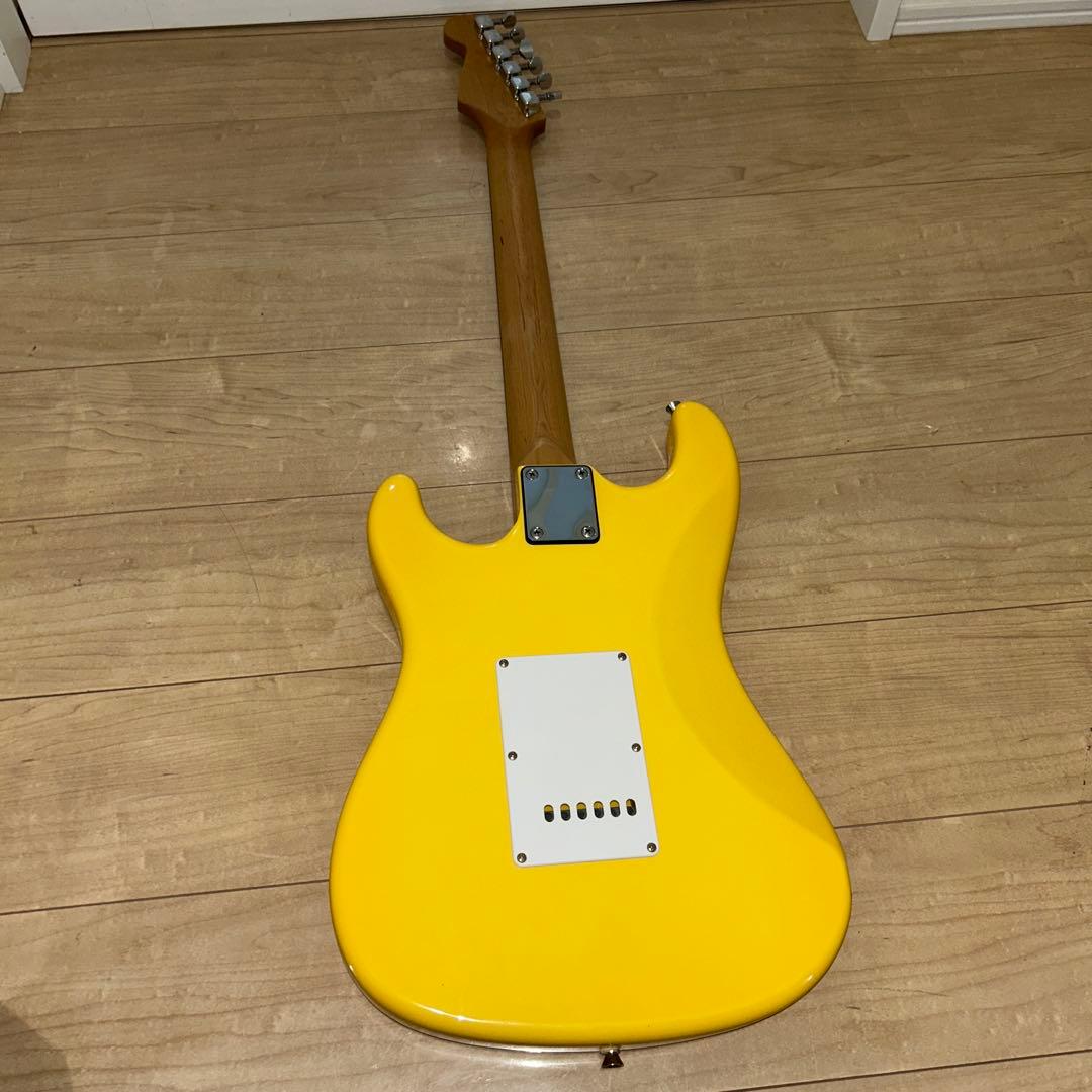 安い！！イエローカラーいい音　ストラトキャスタータイプ　弦高調整済み　です