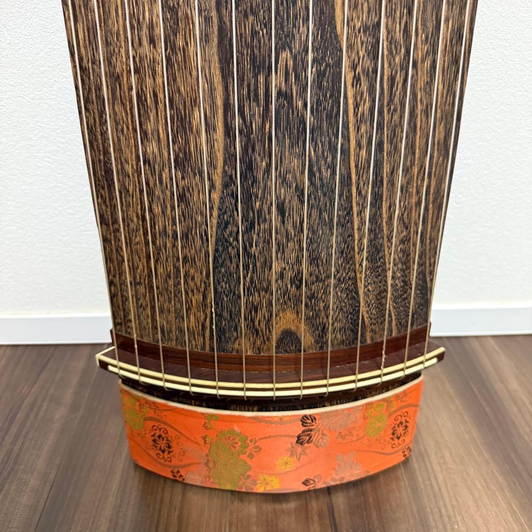 【送料無料】13弦琴 和楽器 くり甲 すだれ彫り 蒔絵 袋付き