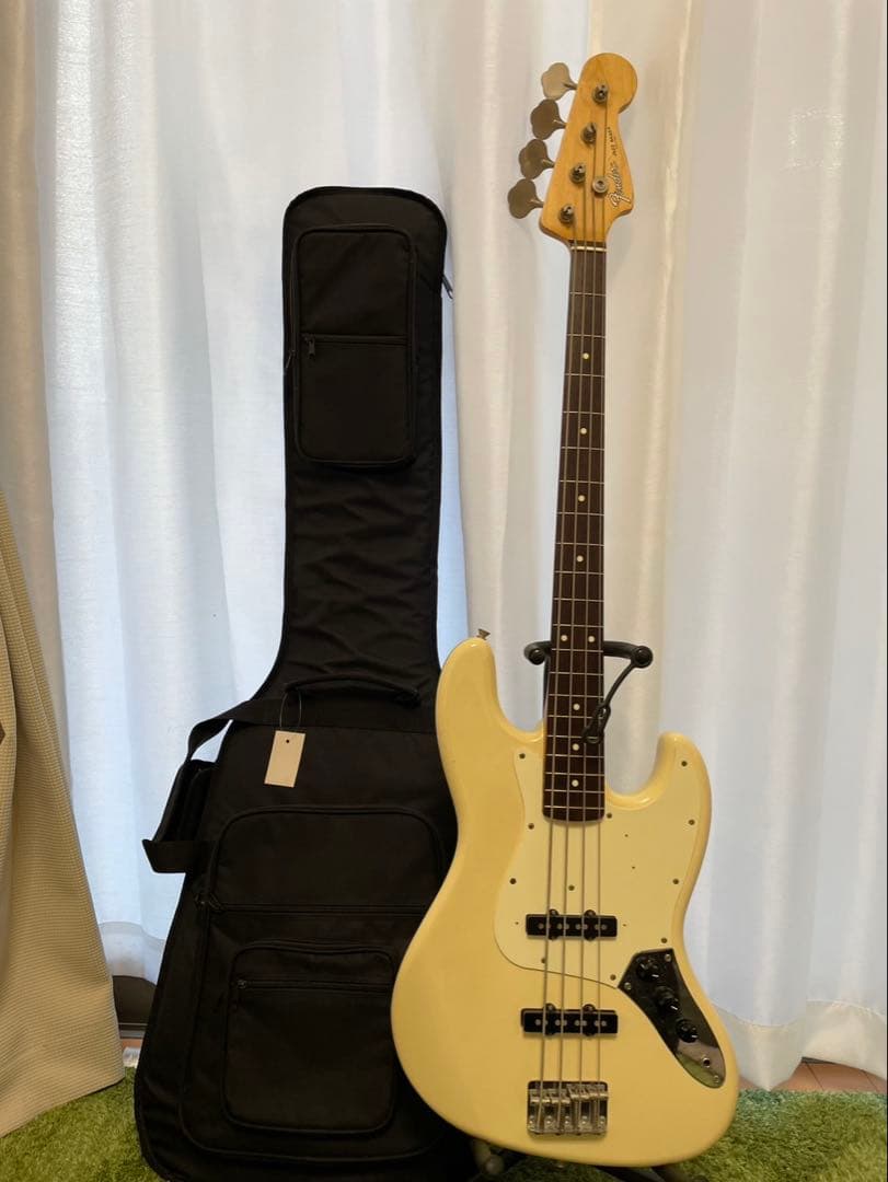 ベース Fender JAZZ BASS