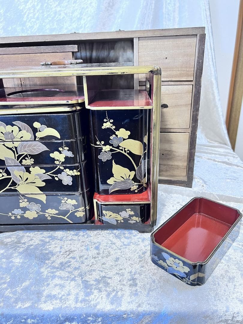 金銀蒔絵　野弁当箱　椿　梅紋 漆器 重箱セット 金箔花模様