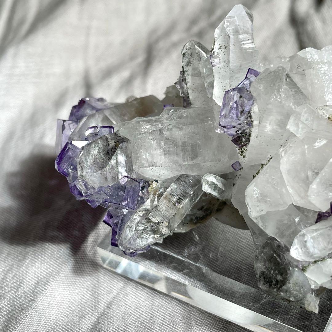 ヤオガンシャン産 フローライト/水晶 鉱物標本