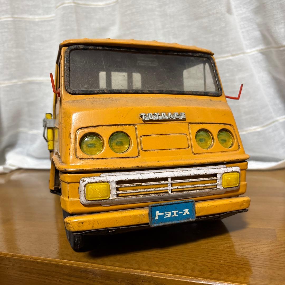 ブリキの車　ブリキのトラック　ブリキのおもちゃ　トヨエース　日通　日本通運