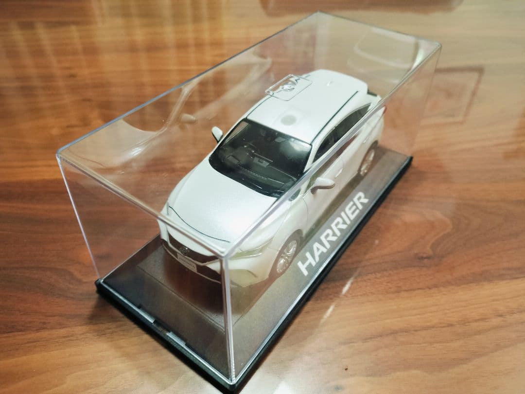 ☆美品☆トヨタ　ハリアー 1/30　ホワイトパールクリスタルシャイン