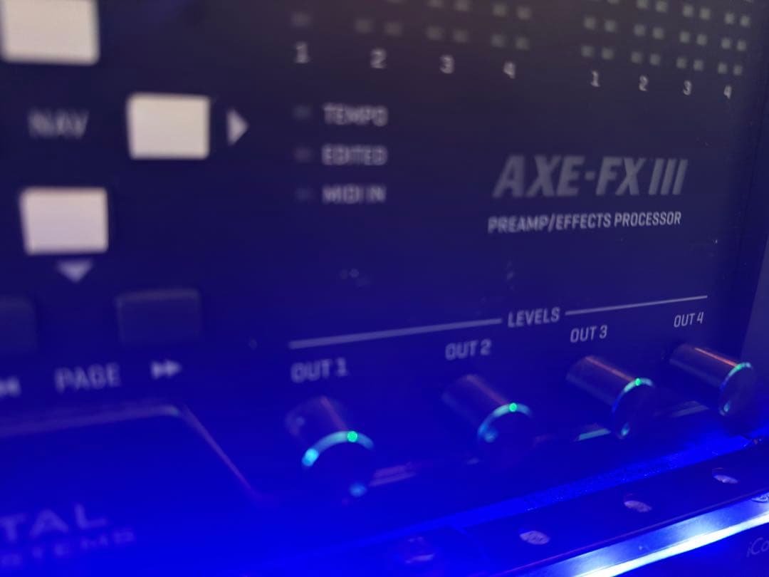 ▼中古品▼Fractal Audio AXE-FX III