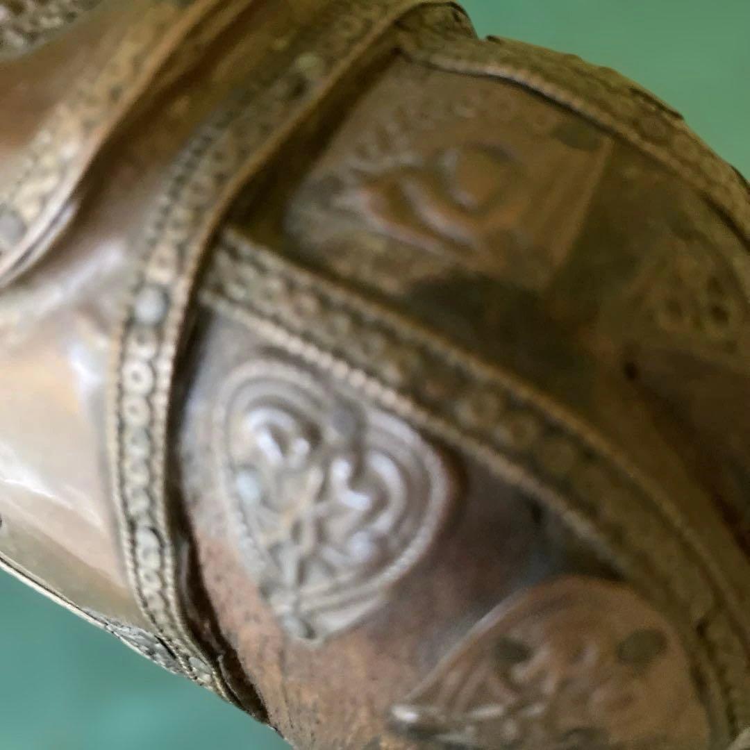 木製馬の彫刻 金属装飾付き