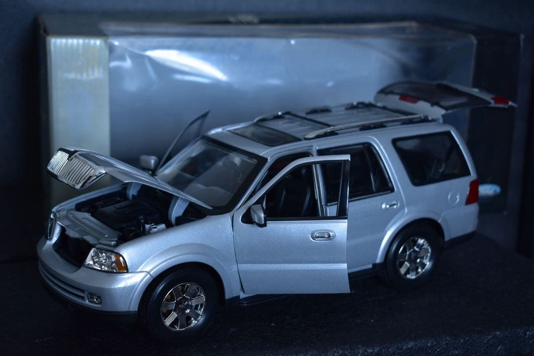 1/18 Welly リンカーン ナビゲーター サスペンション可動