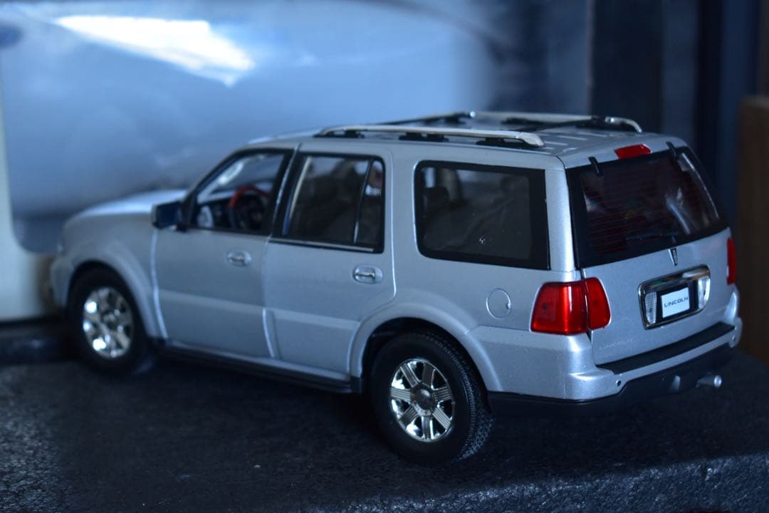 1/18 Welly リンカーン ナビゲーター サスペンション可動