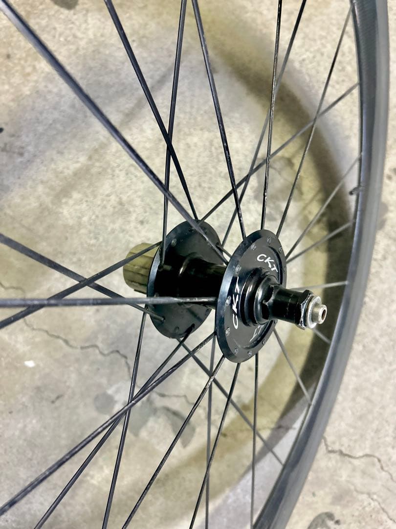 ◆台湾メーカー製の定価18万円程のカーボンホイール＆タイヤ後輪】重量1.07kg