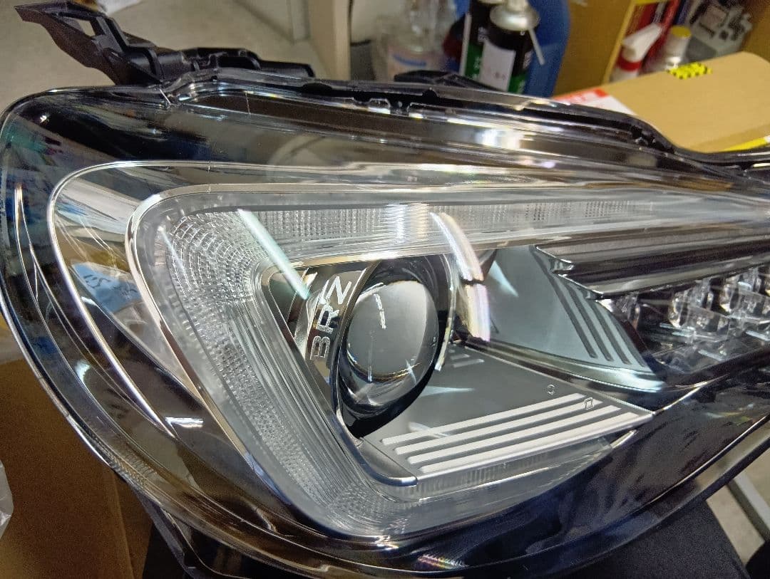 スバルBRZ ZC6 後期用右LEDヘッドライト良品