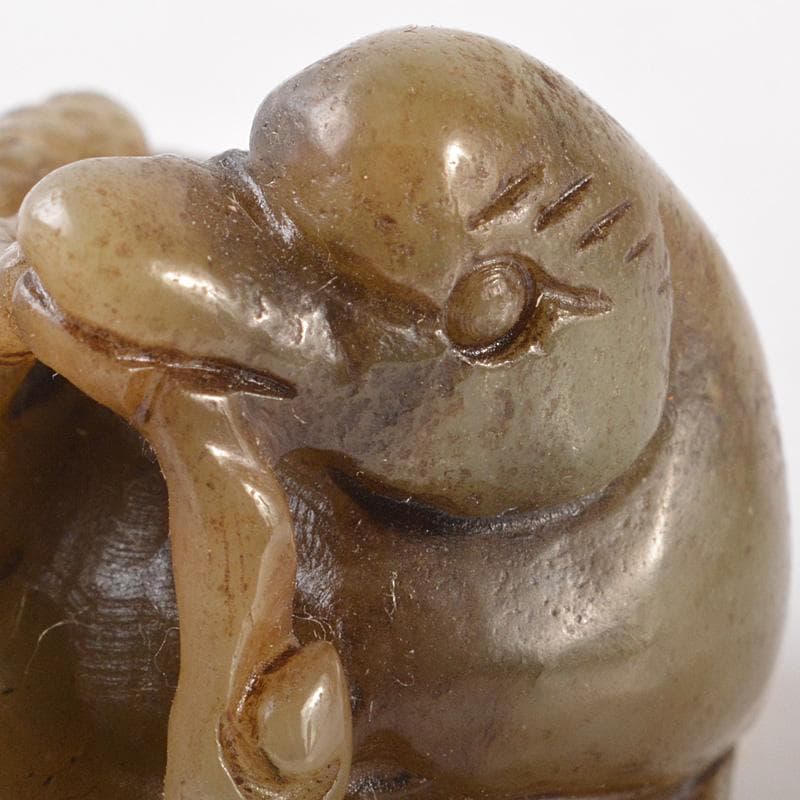 中国　玉石彫刻　親子鳥彫　根付　紙鎮　置物　C　7757E