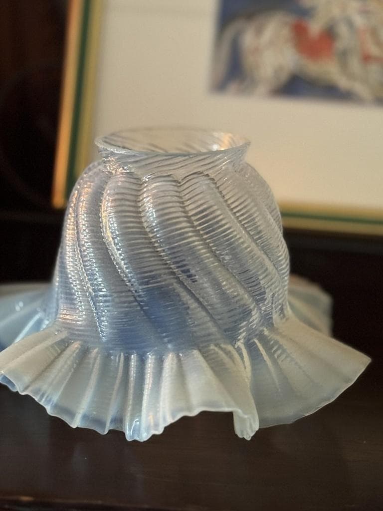 ②　アンティーク　オパールセンド　ランプシェード フリル