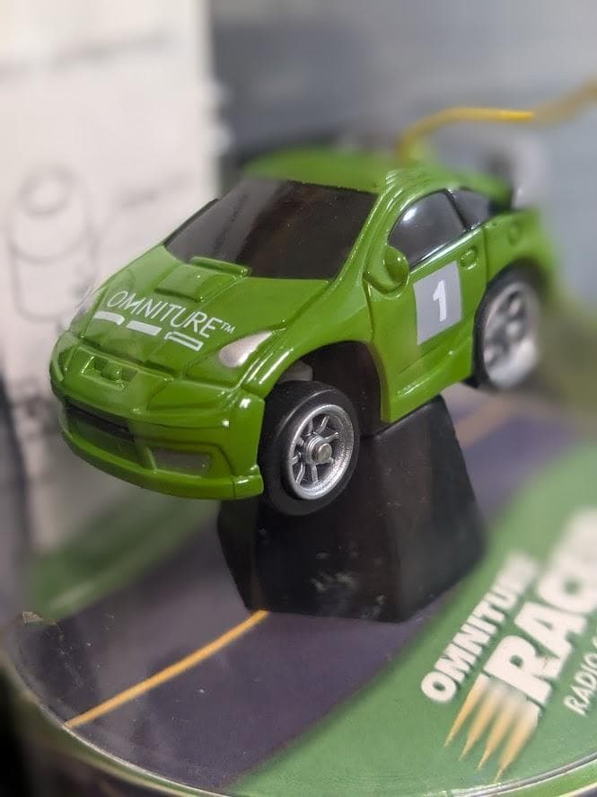 【激レア】オムニチュア社（現アドビ）のノベルティ（ミニカーとネックストラップ）