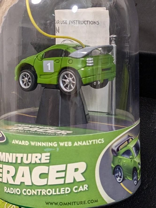 【激レア】オムニチュア社（現アドビ）のノベルティ（ミニカーとネックストラップ）