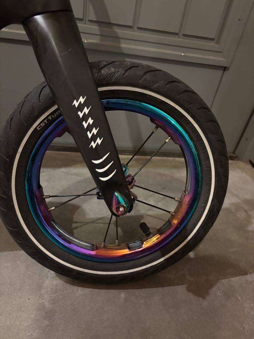 ストライダー　ゼロバイク　軽量　カーボン