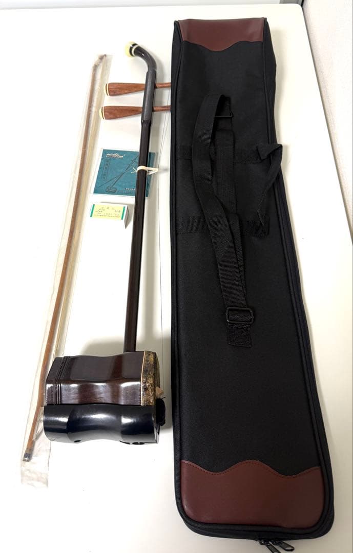 二胡 木製 六角形ケース、弓、予備弦、松脂付き