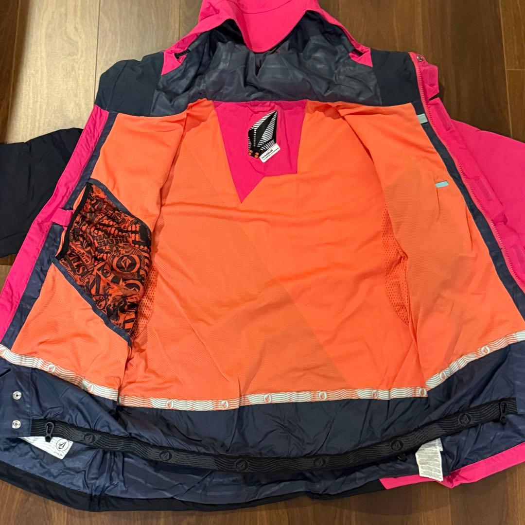 美品✨Volcom ボルコム スノーボードウェア 上 女性用 ピンク/ブラック