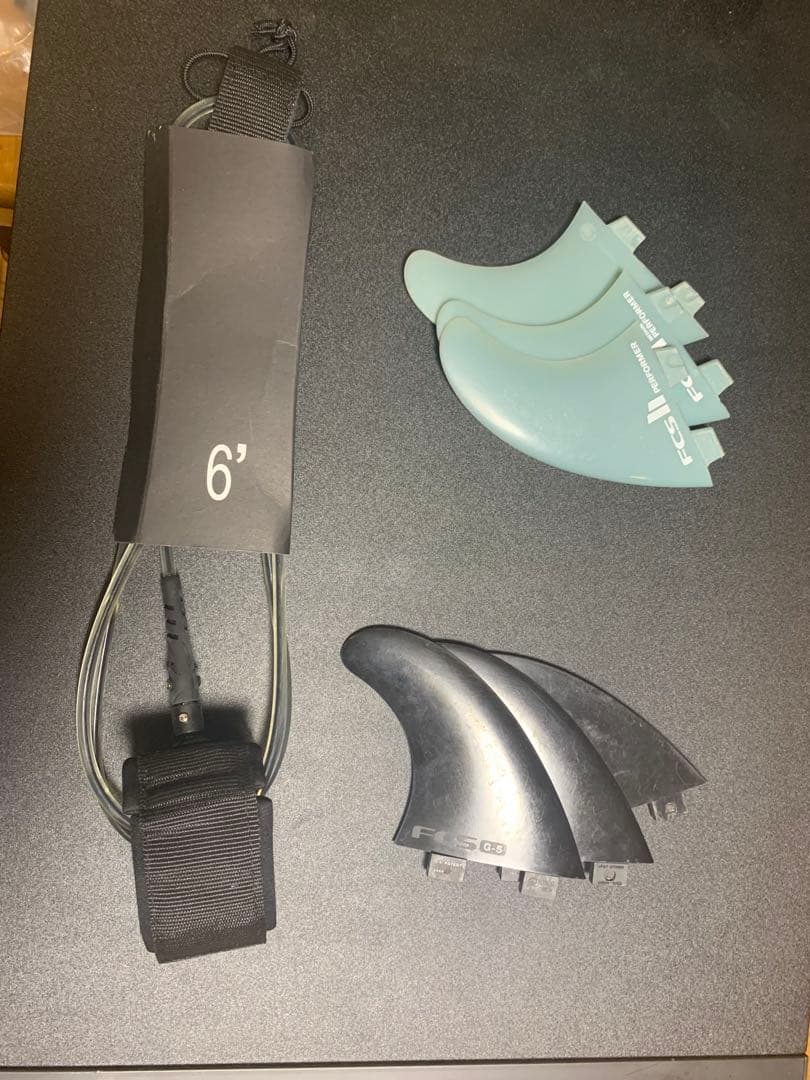 未使用ショートボード 5'10\"フィン、リーシュ付き