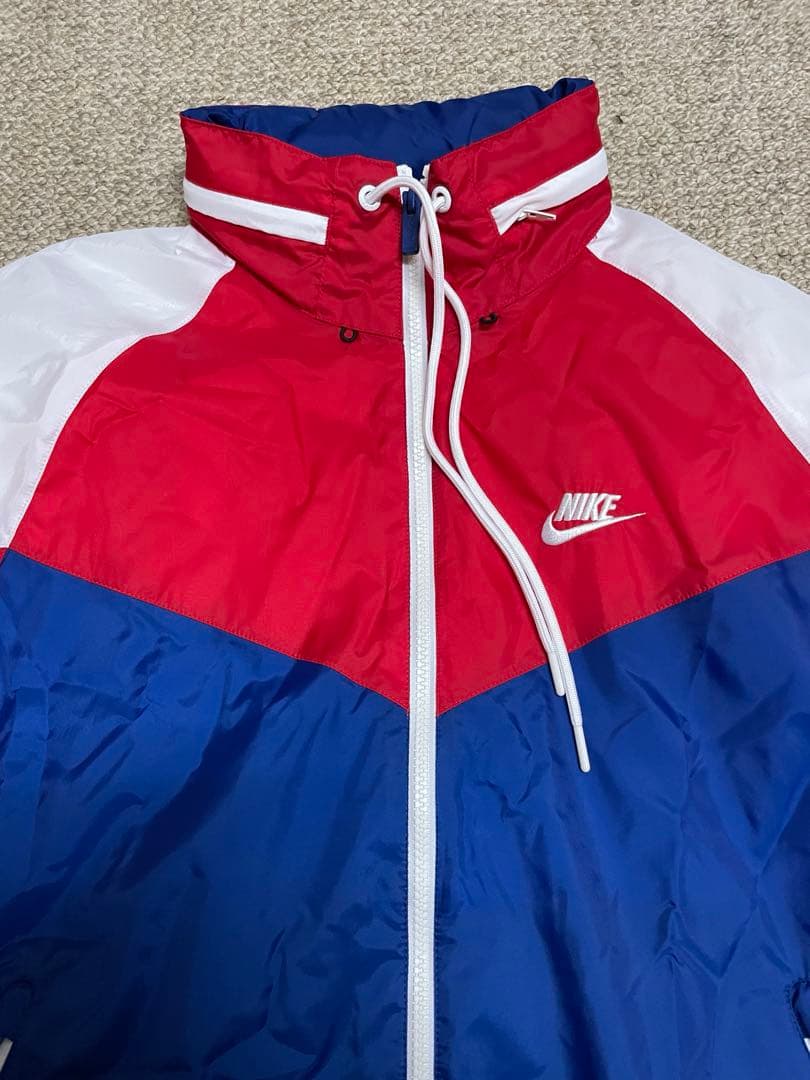 美品　NIKE　ナイロンジャケット 伊澤彩織 まひろ ベイビーわるきゅーれ L