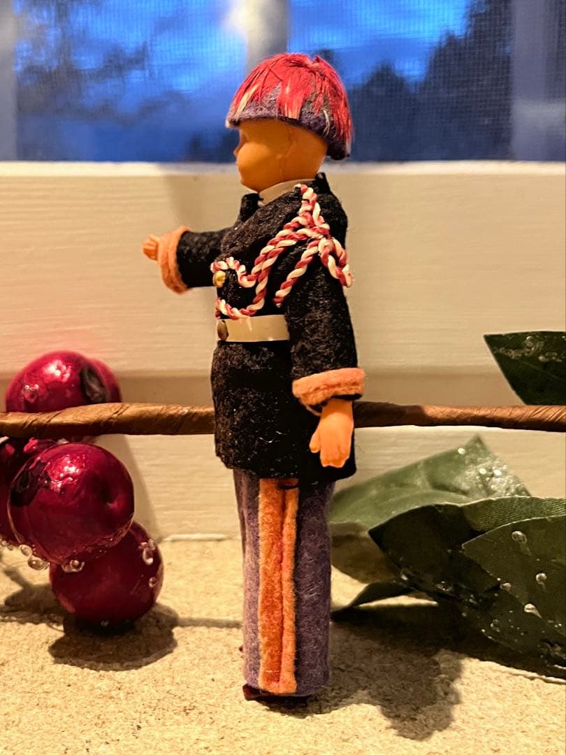 ◆フランスアンティーク｜超希少モナコ兵隊ミニドールDセルロイド民族衣装男制服軍隊