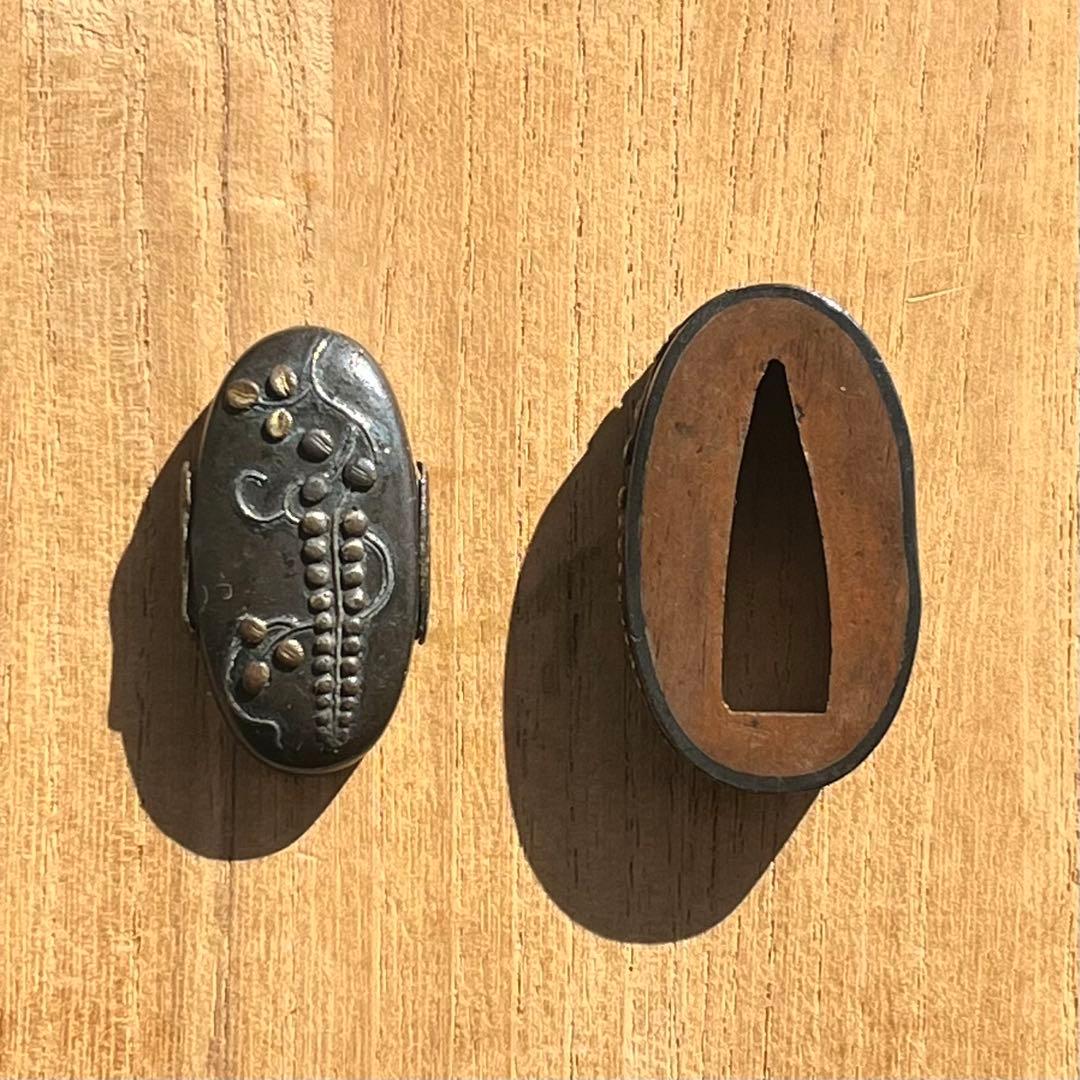 〈時代物〉縁頭 武具 刀装具 目貫 切羽 金高盛上象嵌 魚子地