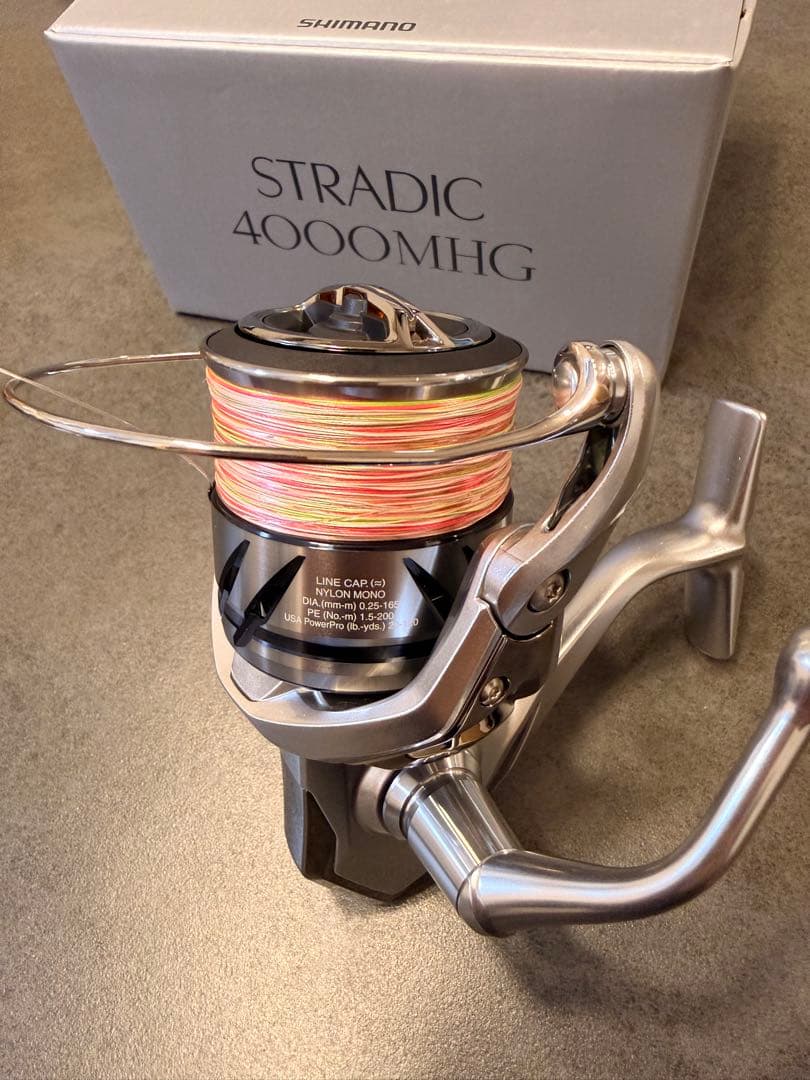 シマノ　ストラディック4000MHG スピニングリール