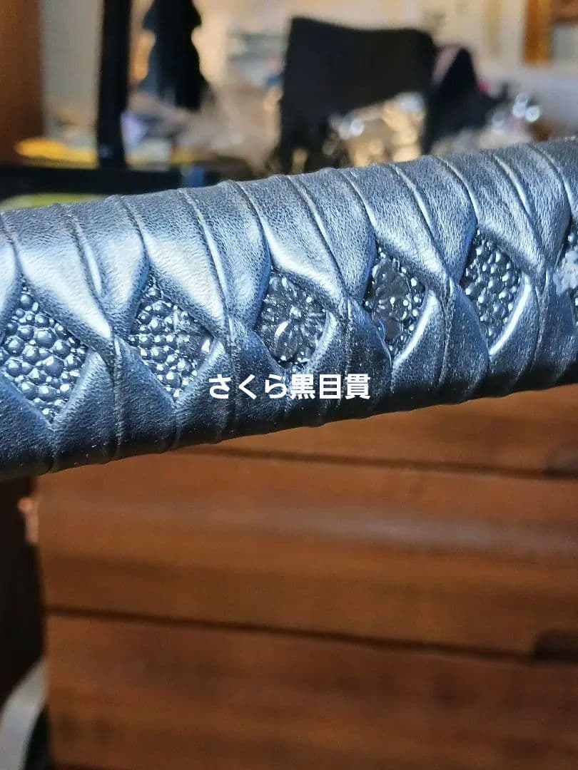 居合刀脇差し、肥後拵え　本木、 黒サメ、柄巻き.黒合皮革、 箱互の目直刃二重刃文