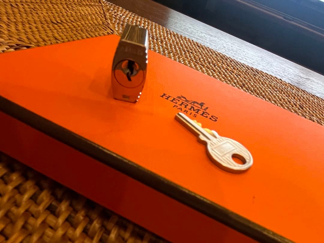 HERMES シルバー 南京錠 鍵付き