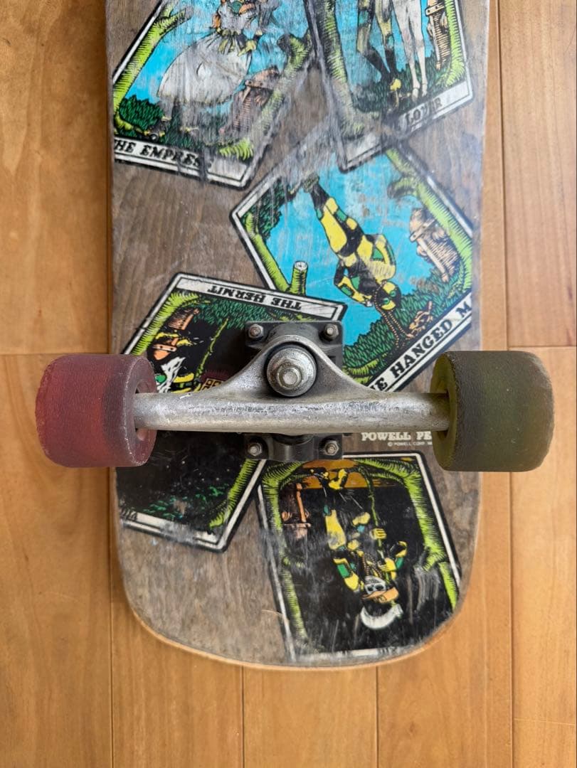 レイバービー タロット カード スケートボード