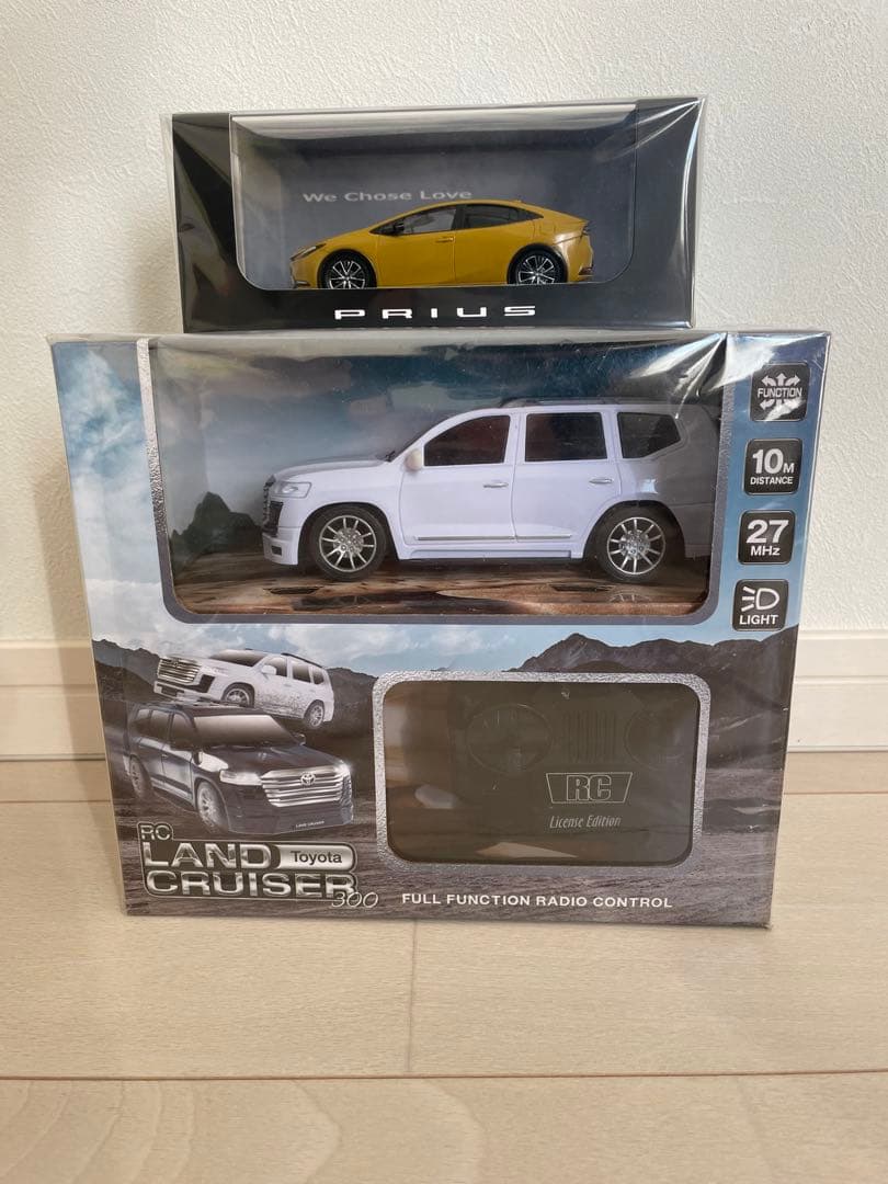 トヨタ ランドクルーザー300 RCカー　& TOYOTA　プリウス　ミニカー