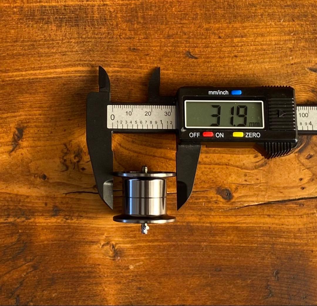 ベイトリール　ベイトフィネスリール　軽量　32φ 新品未使用　バス釣り　渓流釣り