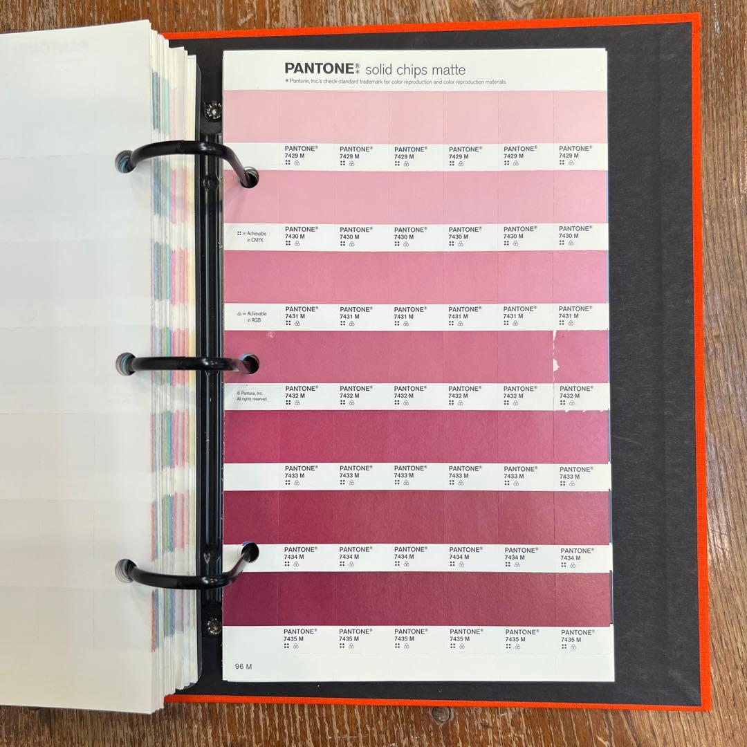 Pantone solid chips パントーン　色見本