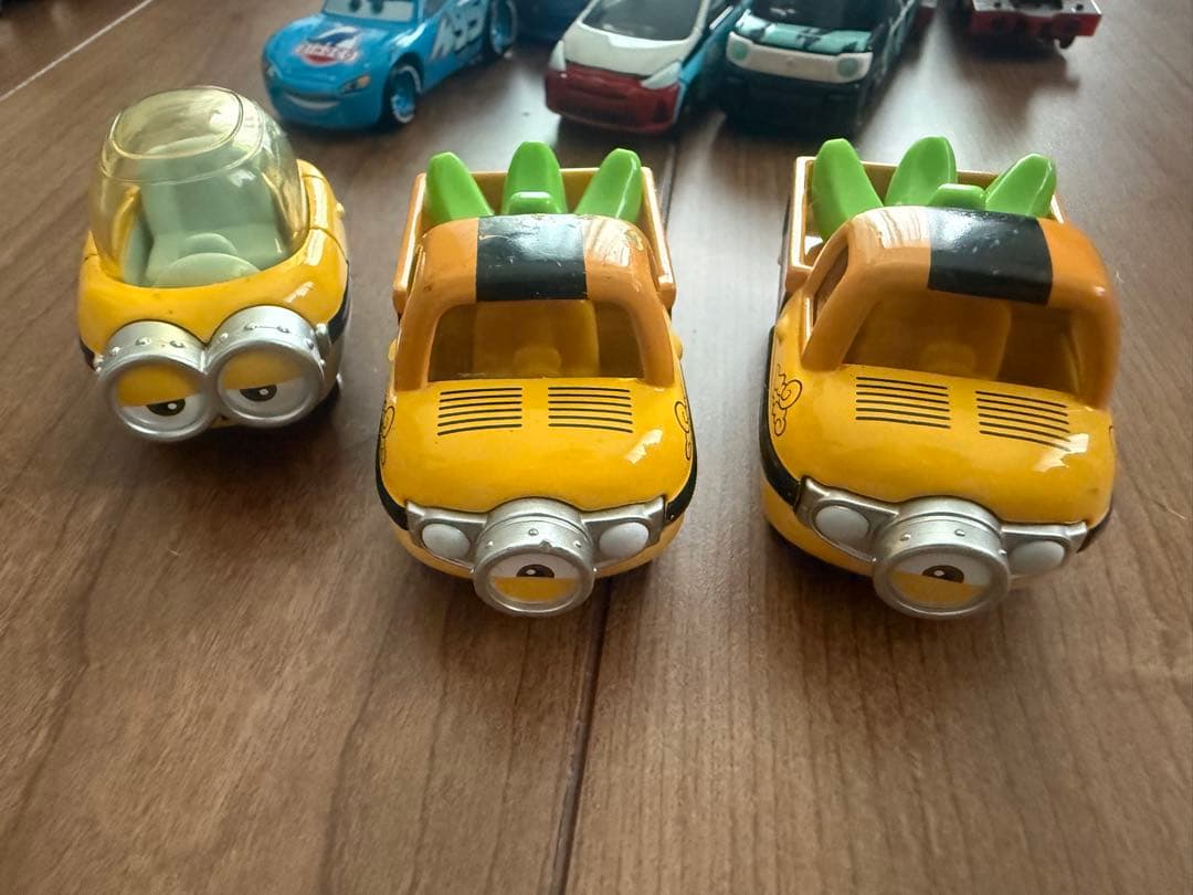 トミカ　まとめ 約100台弱　コンボイ付き　カーズ 鬼滅　すみっこ等