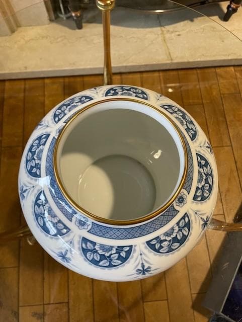 手描き花柄の磁器花瓶