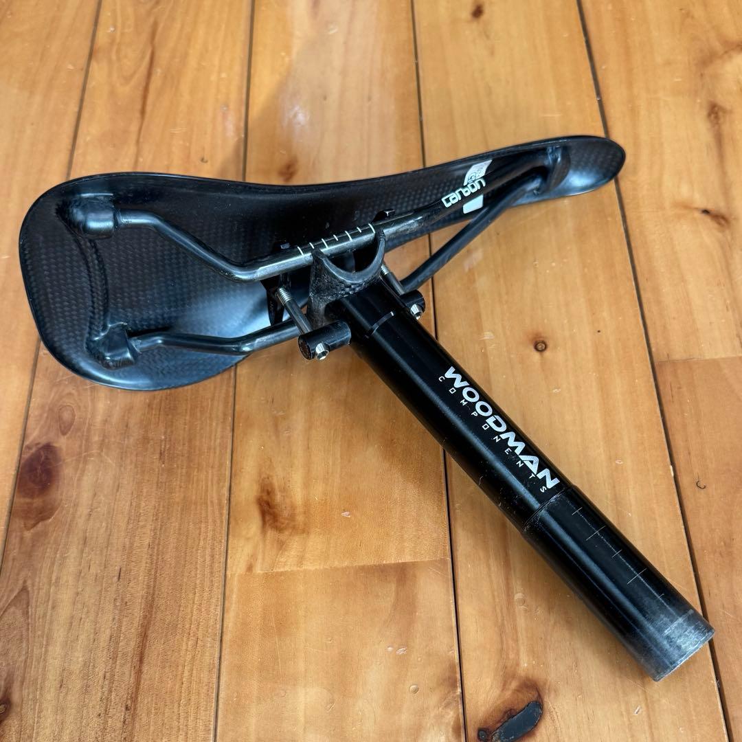 TRIGON カーボンサドル