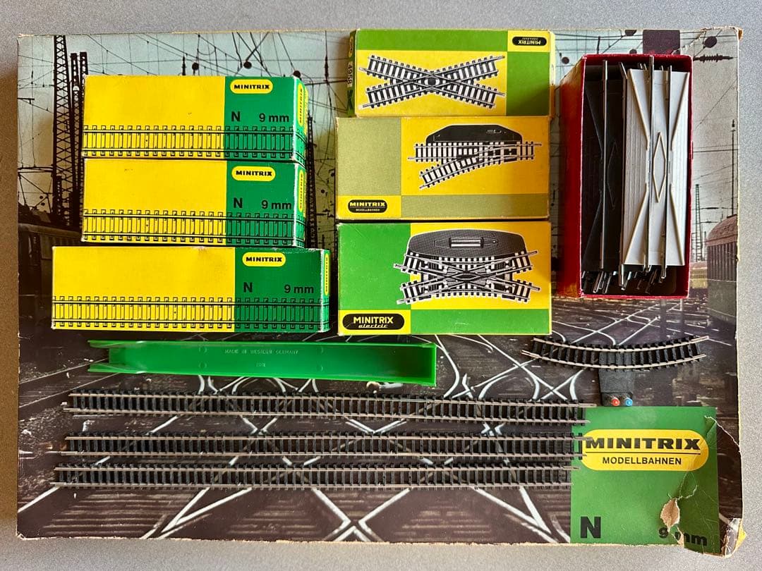 MINITRIX Nゲージ 大型レールセットと複数の個別レールのセット