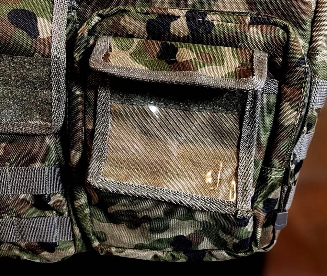 迷彩 中型バッグ ショルダーストラップ付き