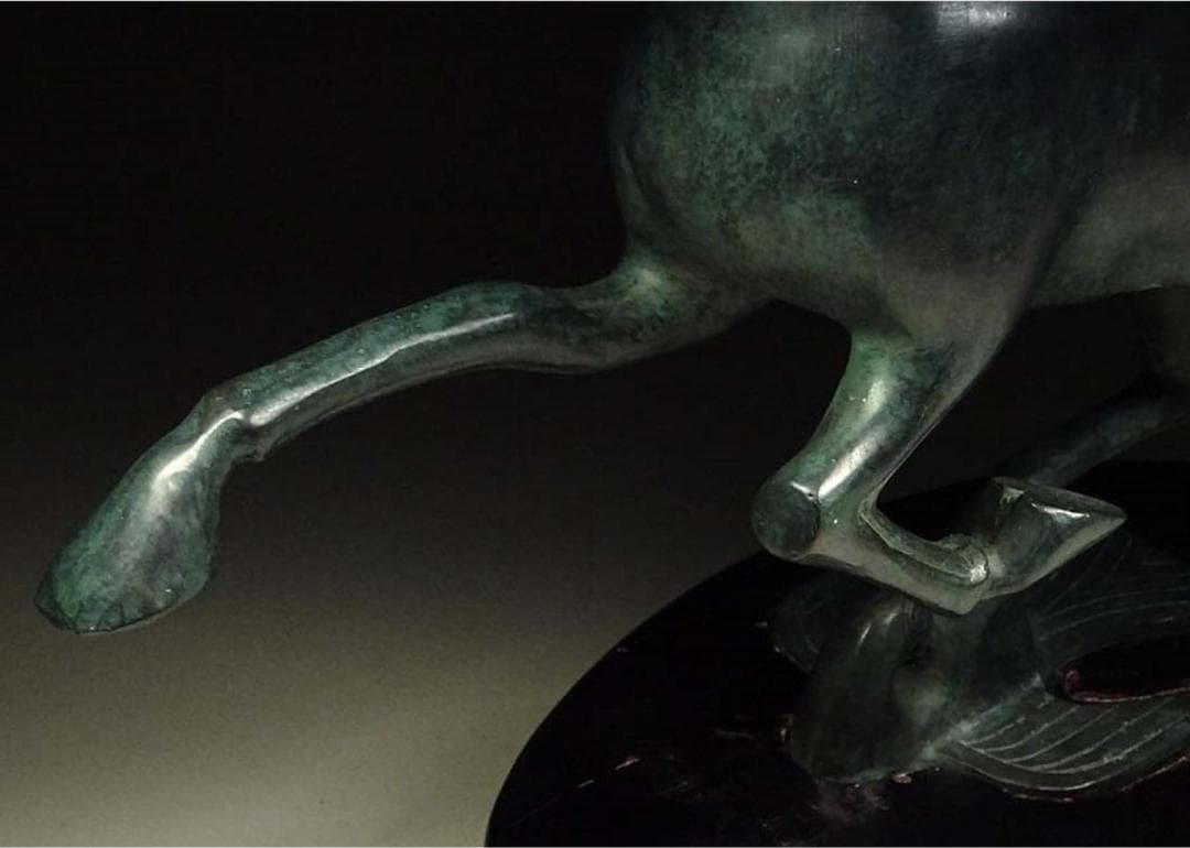 銅製 馬踏飛燕 馬の像 置物 台付き 幅約43cm c08299