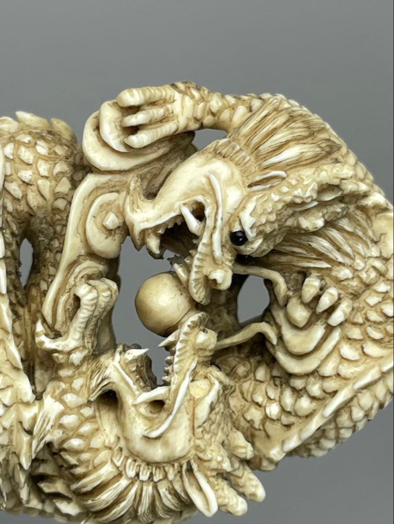 極上細密彫刻 双龍 根付 作家物 置物 古玩 骨董品 カバ牙製 篆刻