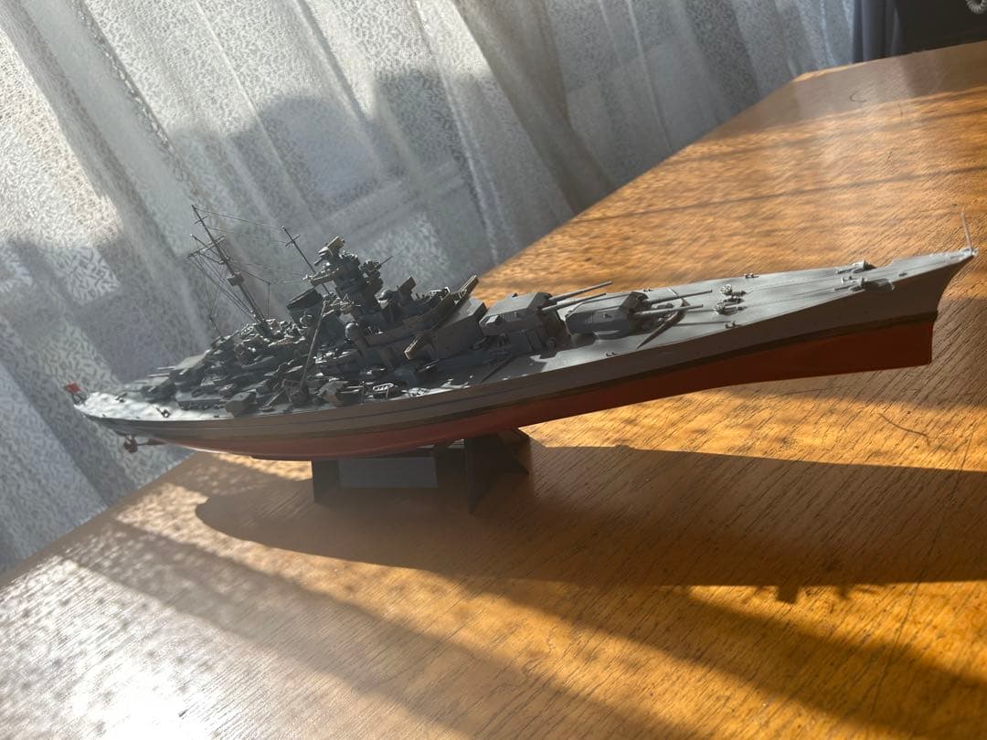 ドイツ高速戦艦ビスマルク.大西洋最大の殺し屋一発で(フッド撃沈)サイズ1/350