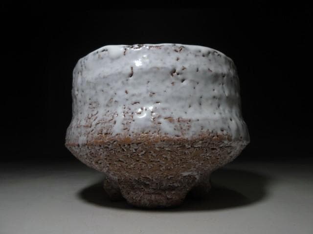 十一代三輪休雪（壽雪） 鬼萩割高台 茶碗／表千家十三代 即中斎 書付在り／共箱