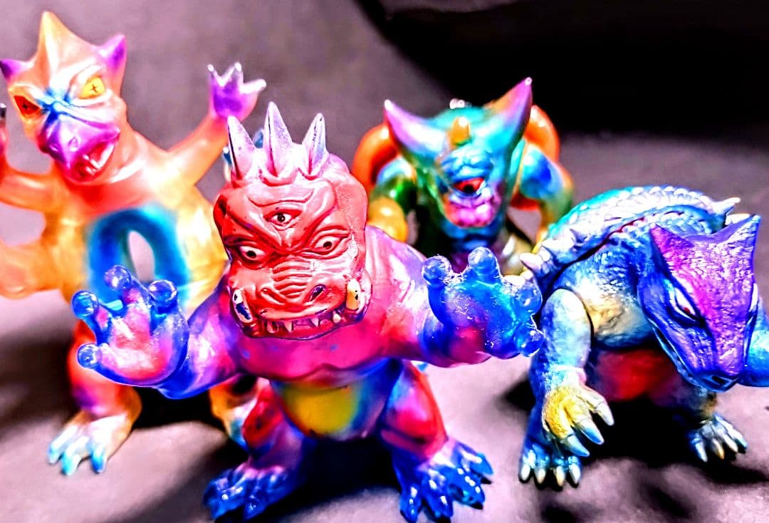 シカルナ工房。世界の怪獣、マイティ、バグン、イガール、テゴン。